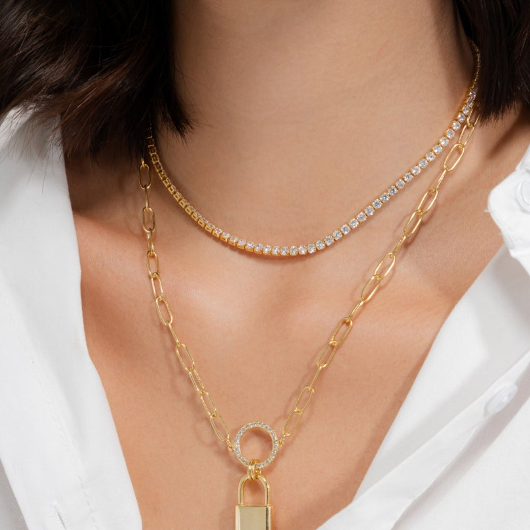 Delicate Riviera Necklace Gold House12